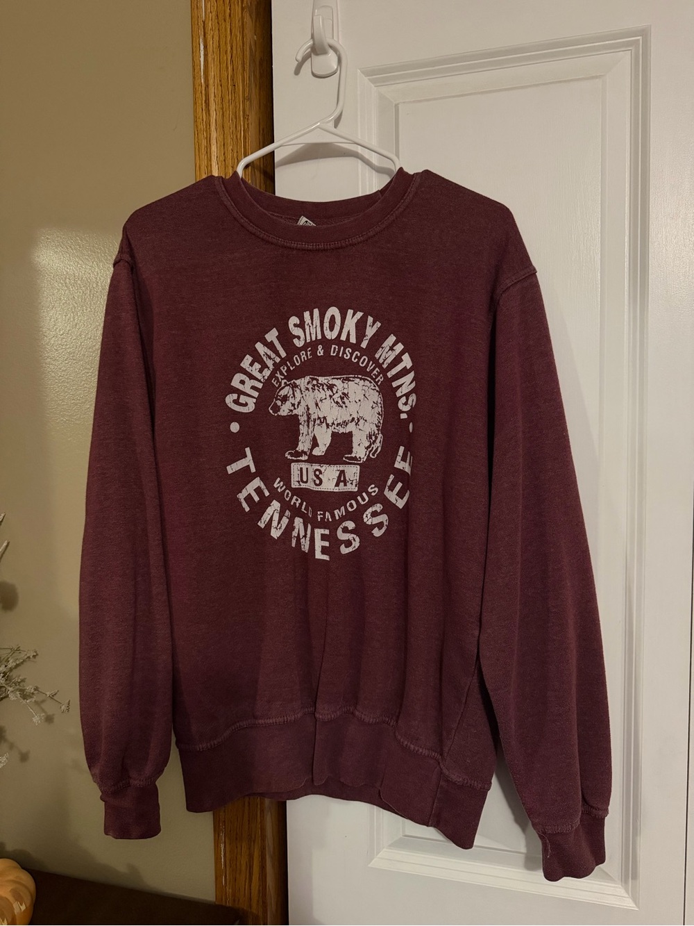 Maroon Great Smoky Mountains Tennessee Graphic Crewneck Sweatshirt